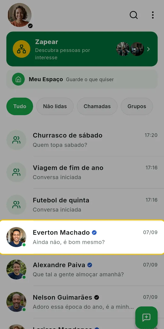 Lista de conversas do ZAP com a conversa do aniversariante em destaque