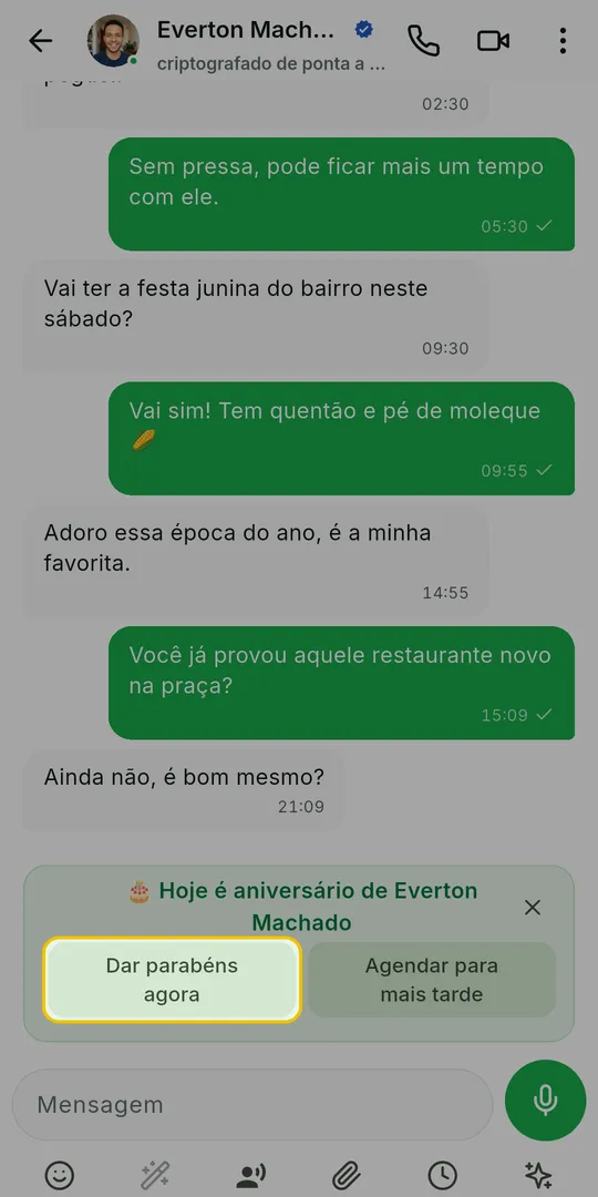 Conversa com o cartão Hoje é aniversário e o botão Dar parabéns agora em destaque