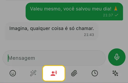 Ícone de ditado em vermelho em destaque, pronto para parar