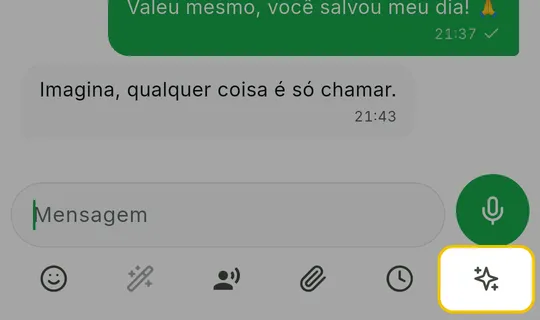 Fileira de ícones abaixo do campo de mensagem com o botão de sugerir mensagem em destaque